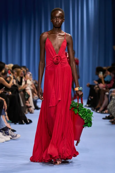 Look 16